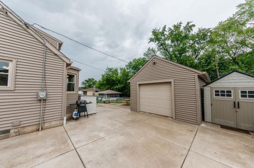 1322 89, Milwaukee WI 53214-2826 exterior