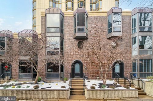 2027 Chancellor St, Philadelphia PA 19103-5604 exterior