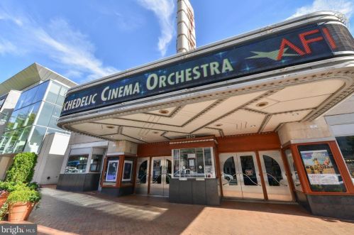 1524 Red Oak Dr, Silver Spring MD 20910-1549 exterior