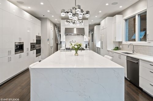 1419 Oakdale Ave, Chicago IL 60657-4118 exterior