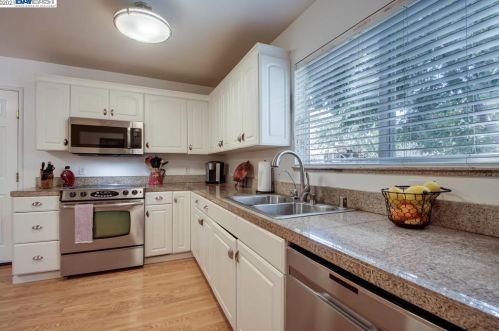 3407 Dormer Ave, Concord CA 94519-1603 exterior