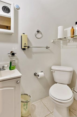 588 165th St, Bronx NY 10459-3273 exterior