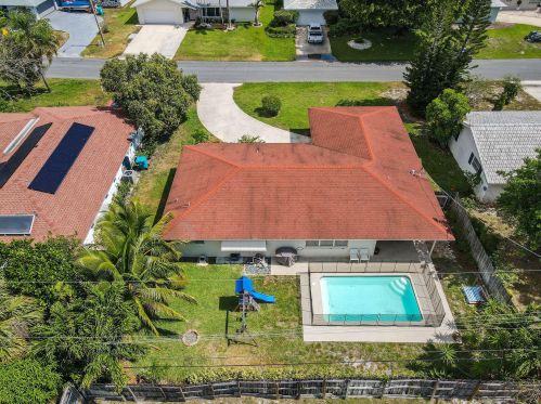 1330 27 Ave, Boynton Beach FL 33435-7529 exterior