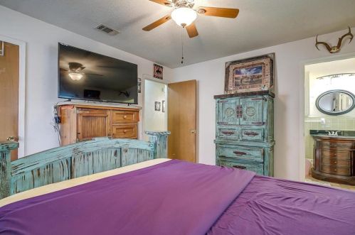 240 Cindy Ln, Burleson TX 76028-3842 exterior