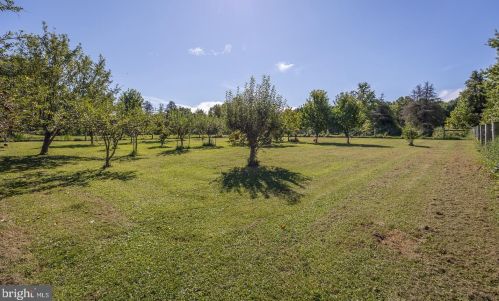 2416 Evergreen Ln, Pottstown PA 19465-8884 exterior