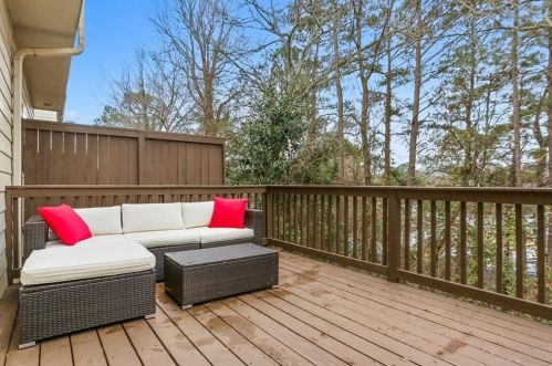 1085 Liberty Pkwy, Atlanta GA  30318-9394 exterior