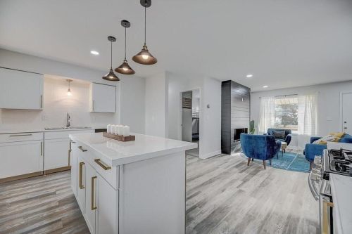 4911 76th St, Milwaukee WI  53220-4305 exterior