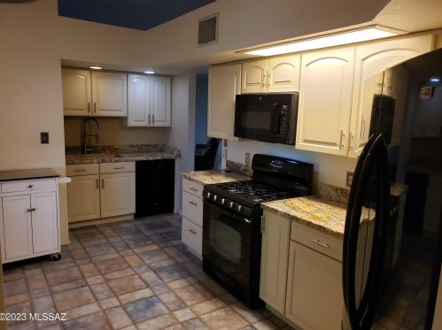 9650 Heartland St, Tucson, AZ 85742-8937