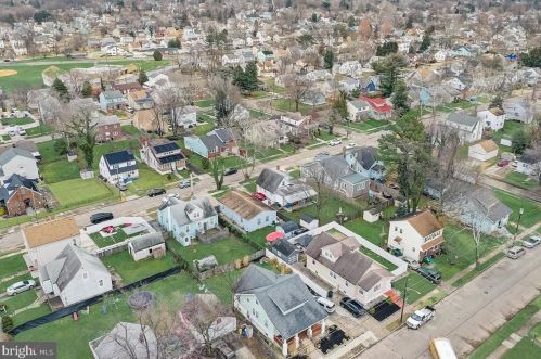 521 Riv Dr, Camden NJ 08110-2917 exterior