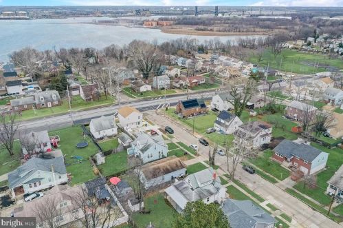 521 Riv Dr, Camden NJ 08110-2917 exterior