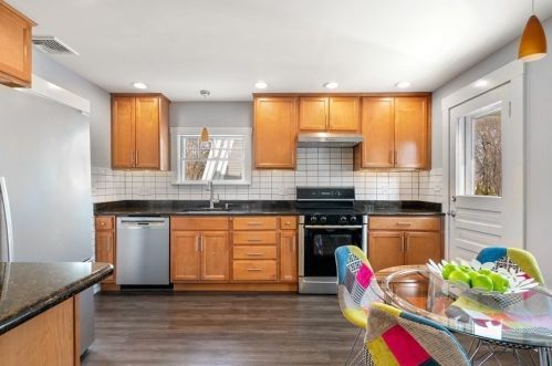 1845 Commonwealth Ave, Newton MA 02466-2725 exterior