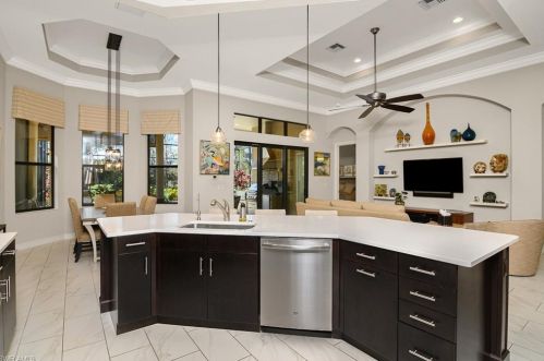 7403 Lantana Cir, Naples FL 34119-9704 exterior