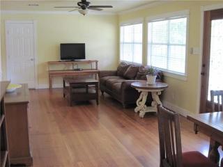 7008 Daugherty St, Austin TX  78757-2116 exterior