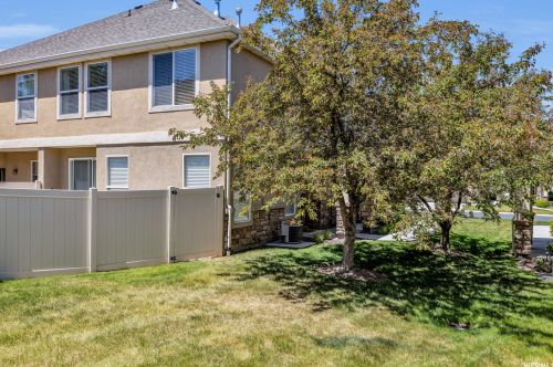 3939 Spencer Crst Ln, Taylorsville UT 84084-5004 exterior