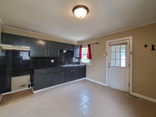 6919 Grantosa Dr, Milwaukee, WI 53218-2910