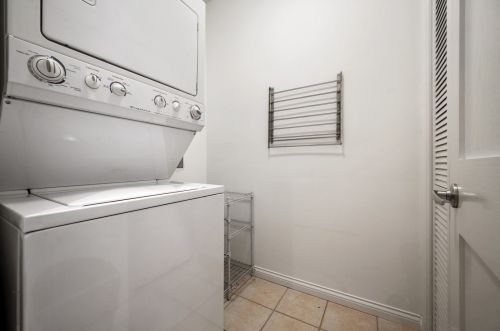 1845 Grand Ave, Chicago IL 60622-6231 exterior