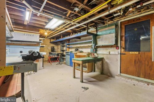 8 Maddock Dr, Trenton NJ 08628-2308 exterior