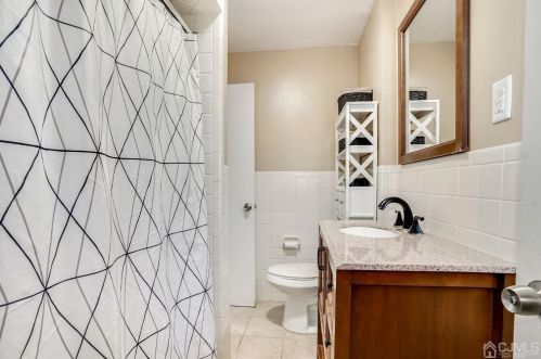 33 Coddington Ave, Avenel NJ 07001-1941 exterior