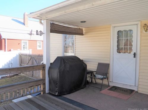 94 Hawthorne St, Manchester CT 06042-3021 exterior