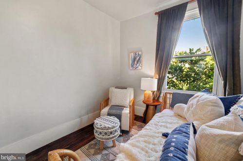 1933 Smt Pl, Washington DC 20002-1353 exterior