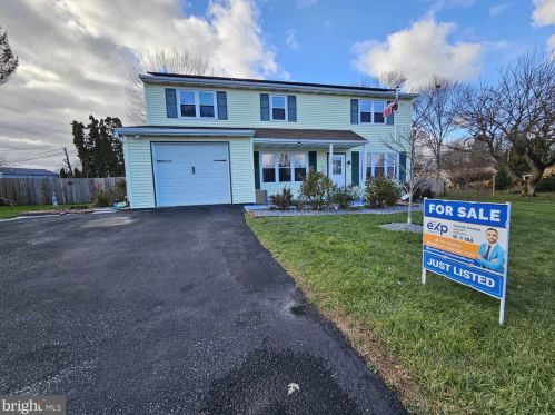 104 Armstrong Ln, Lancaster PA  17603-5972 exterior