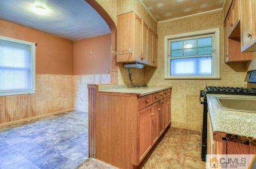 44 Coolidge Ave, Edison NJ 08837-2853 exterior