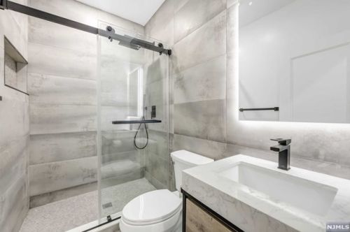 22 Lois Ave, Demarest NJ  07627-2220 exterior