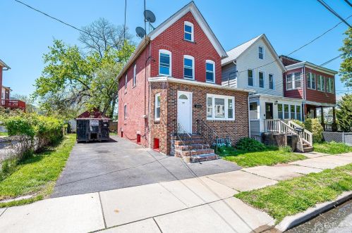 77 Pulaski Ave, Carteret, NJ 07008-2549