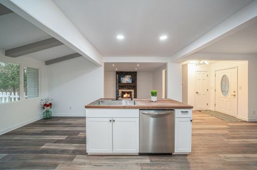 1650 Derbyshire St, Grand Rapids MI 49508-2524 exterior