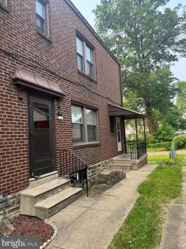 986 Allengrove St, Philadelphia PA  19124-2410 exterior