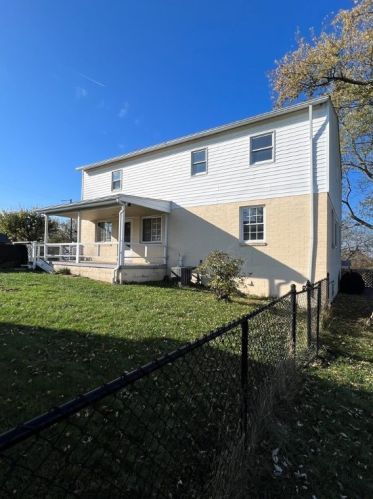 4 Marilyn Dr, Pittsburgh, PA 15122-3035