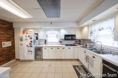 1846 Silver Ave, Grand Rapids MI 49507-2712 exterior