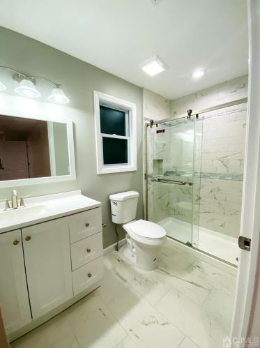 42 Park Ave, Iselin NJ 08830-2242 exterior