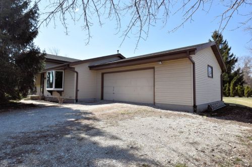 4631 68, Milwaukee WI 53220-3917 exterior