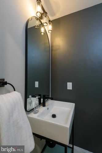 1209 Forestwood Dr, Mc Lean VA  22101-2603 exterior