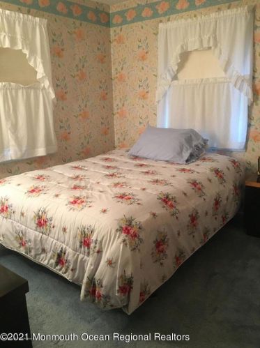 1 Roger Rd, Edison NJ 08817-4507 exterior