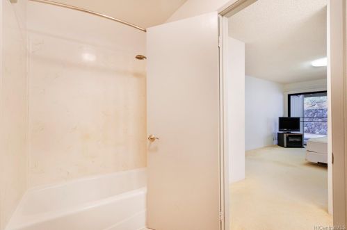 2146 Halakau St, Honolulu HI 96821-2631 exterior