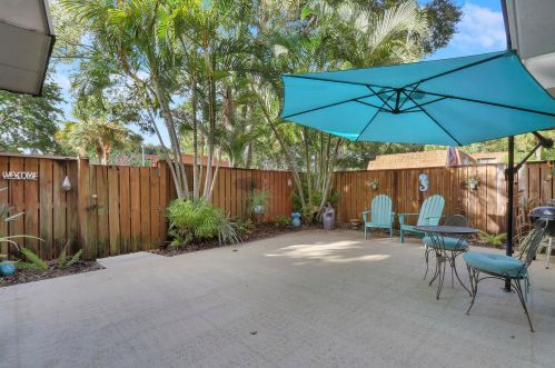 120 Buttonwood Ln, Boynton Beach FL 33436-7120 exterior