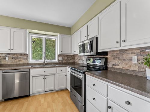 4965 Brookfield Cir, Manitowoc WI 54220-9362 exterior