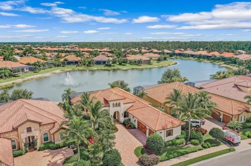 6512 Costa Cir, Naples FL 34113-1702 exterior