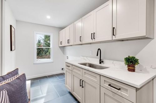 6160 Heards Creek Dr, Atlanta GA  30328-3635 exterior