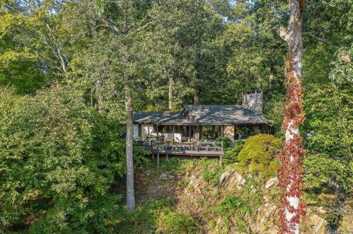 9 Fox Run, Armonk NY 10504-1011 exterior