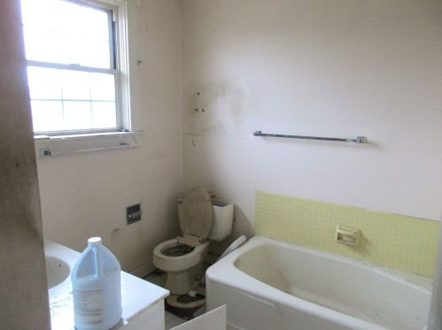 1819 Rdg Ave, Moon Twp PA 15108-2046 exterior