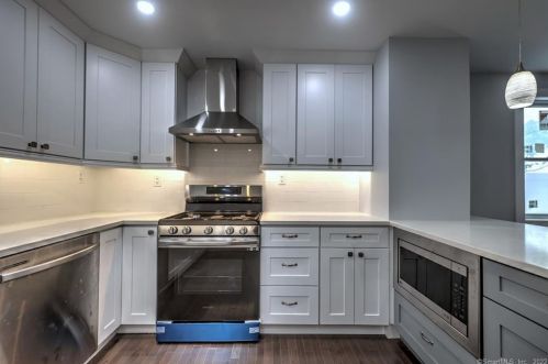 27 Myrtle St, Norwalk CT 06855-1314 exterior