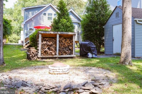 716 Beall Ave, Rockville MD 20850-2107 exterior