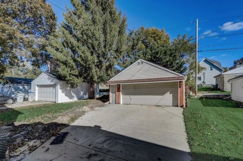 300 79th St, Milwaukee, WI 53214-1417