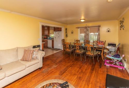 19 Briarwood Dr, Poughkeepsie NY 12601-5529 exterior