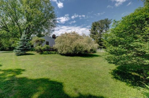 148 Main St, Hartford CT 06111-2434 exterior