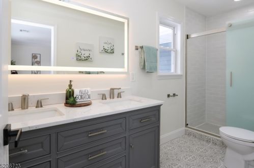 4 Hollywood Ave, Montclair NJ  07042-4306 exterior