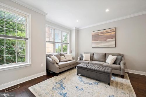 202 Admirals Way, Philadelphia PA 19146-5213 exterior